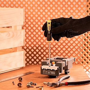 Отвертка шлицевая Rexant SL4*100 мм двухкомпонентная рукоятка. Изображение - 1