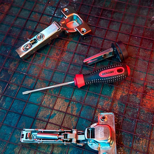 Отвертка шлицевая Rexant SL3*75 мм трехкомпонентная рукоятка