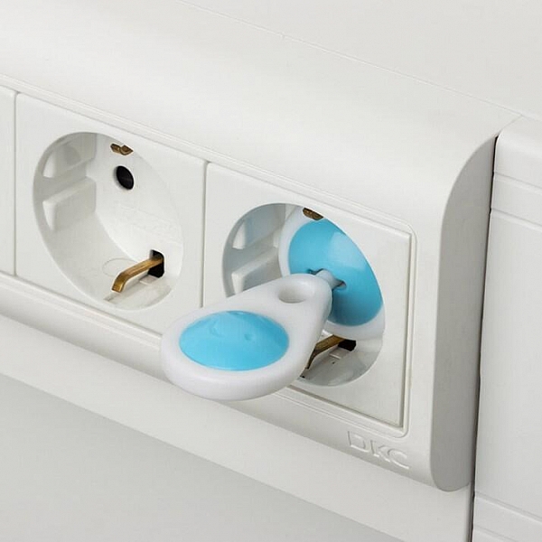 Заглушки в розетку Рыжий Кот 103684 от детей набор 6 шт заглушек + 1 ключ