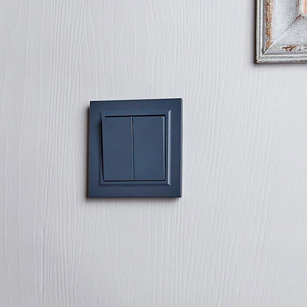 Выключатель IEK Brite ВС10-2-6-БрМ 2 клавиши проходной маренго