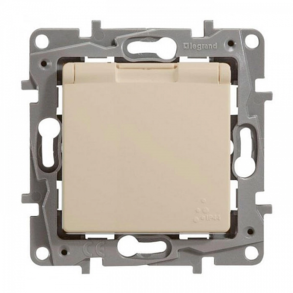 Розетка Legrand Etika 672332 2К+З с заземлением со шторками с крышкой слоновая кость
