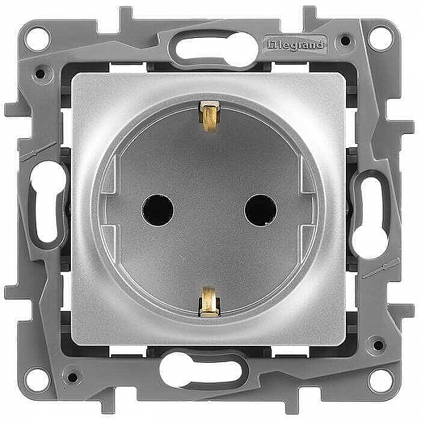 Розетка Legrand Etika 672422 2P+E с заземлением со шторками алюминий