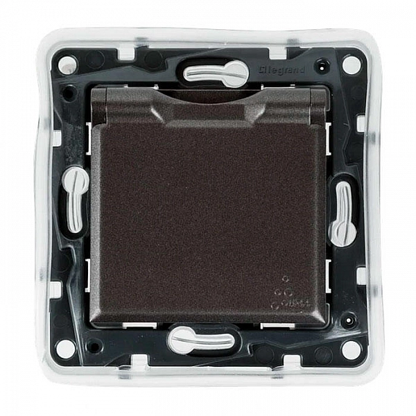 Розетка Legrand Structura 764243 2P+E с крышкой со шторками магнезиум