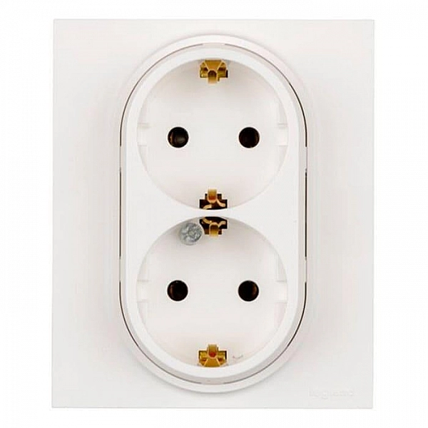 Розетка Legrand Structura 764230 2*2P+E белый