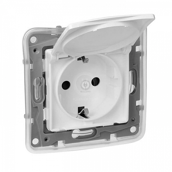 Розетка Legrand Etika 672226 2P+E нем. стд. с крышкой со шторками белый