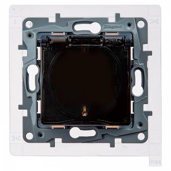 Розетка Legrand Etika 672626 2P+E нем. стд. с крышкой со шторками антрацит