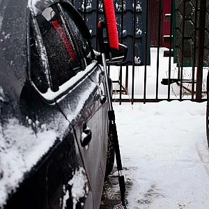 Щетка для уборки снега Felix телескопическая поворотная со скребком. Изображение - 1