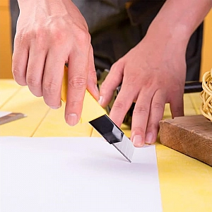 Нож Deli YS EDL003H строительный универсальный 18 мм. Изображение - 4