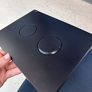 УЦЕНКА Кнопка для инсталляции Cersanit Accento Circle 63839 для Aqua 50 пневматическая пластик черный матовый. Изображение - 1