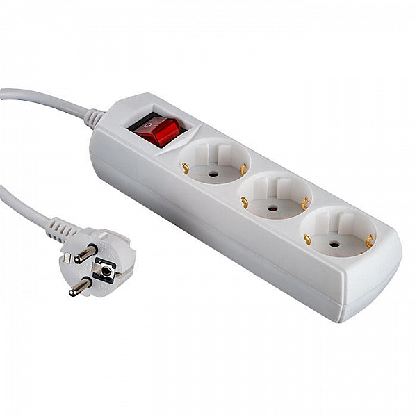 Удлинитель Truenergy Office 15103 3 гнезда с заземлением 10А бытовой с выключателем 5 м
